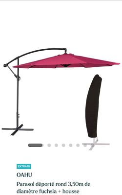 une image représentant un parapluie rose posé sur une table
