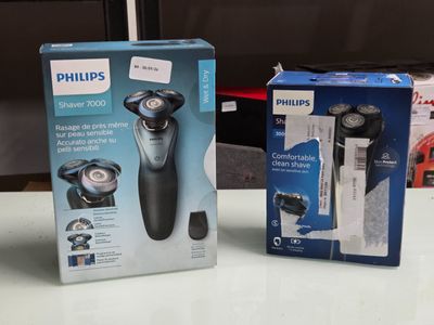 un emballage pour un rasoir Philips et une boîte pour un rasoir