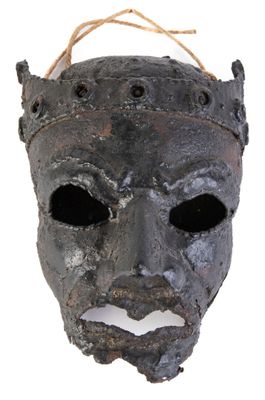 une image représentant un masque sur lequel figure un visage