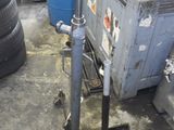 une photo d'un support de réparation de vélo dans un garage