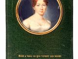 un vieux livre sur lequel figure l'image d'une femme en robe verte
