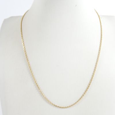 un collier à chaîne en or sur un mannequin mannequin mannequin mannequin mannequin mannequin mannequin mannequin mannequin mannequin