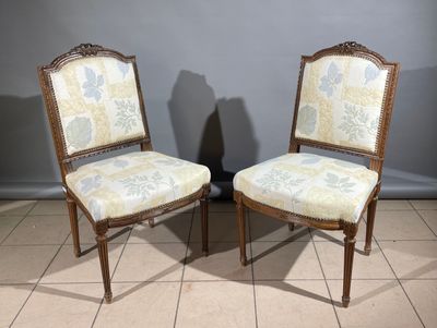 paire de chaises antiques avec rembourrage floral rembourrage rembourrage rembourrage rembourrage rembourrage rembourrage rembourrage rembourrage