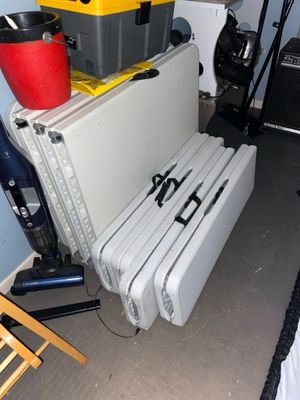 16 chaises bistrot, 4 tables et 4 bancs pliants + 4 bancs ne…