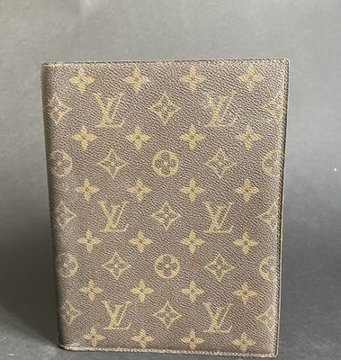 louis vuitton monograme passport case
