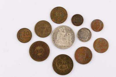 a lot of coins that are arranged in the shape of a sun