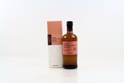 1 bouteille de WHISKY NIKKA Coffey Grain intacte en bel état…