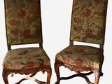 paire de chaises anciennes avec un revêtement à motifs floraux, rembourré, rembourré, rembourré, rembourré, rembourré