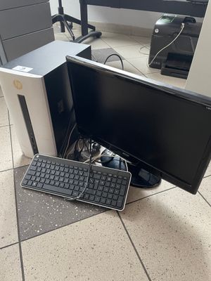 PC : Ecran Acer et UC HP. Vendu en l'état