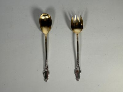 Couvert à salade en argent et vermeil ciselé d'acanthe et monogrammé.  - Photo 1