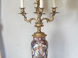 two lamps that are sitting on a table in a room