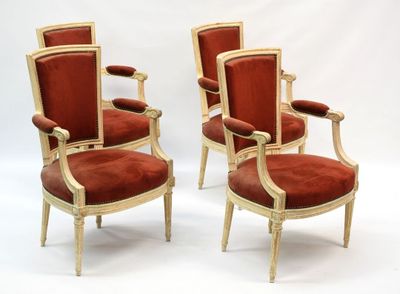 paire de fauteuils de style louis xvi