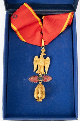 médaille dans un coffret bleu orné d'un ruban rouge et d'un aigle doré