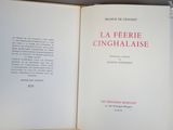 un livre ouvert sur lequel figure une femme