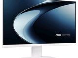 un écran d'ordinateur blanc posé sur un bureau blanc