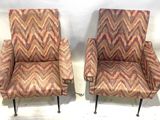 paire de fauteuils rembourrés, avec accoudoirs et pieds rembourrés