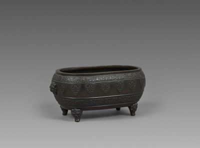 bol à encens chinois en bronze orné de motifs floraux
