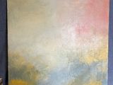 une peinture sur une toile bleue, avec un fond jaune et rose