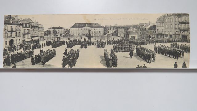 Guéret : Vue panoramique de la Place Bonnyaud un jour de Revue du...