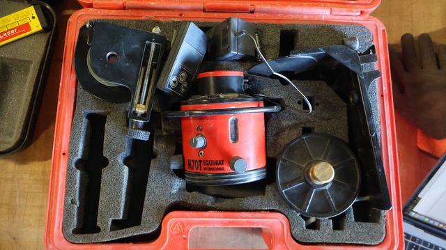Laser EQUIMAT INTERNATIONAL M70T, en coffret, avec trépied, non t...