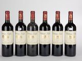 six bouteilles de vin rouge alignées