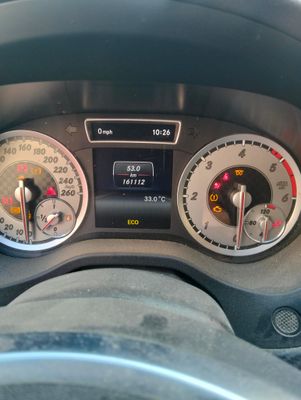 un gros plan du tableau de bord d'une voiture