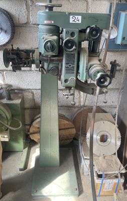 a machine that is sitting on a table in a room