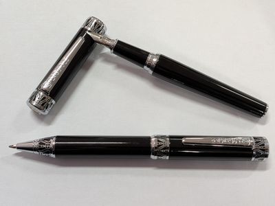 LAGUIOLE. Parure de stylos en coffret bois. (mine à changer)