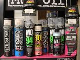 many different types of spray paint on display in a store