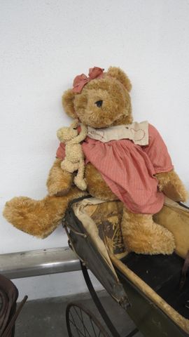 Louise MANSEN : Grand ours en peluche