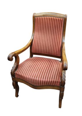 une image représentant une chaise en bois dont l'assise est recouverte d'un tissu rayé