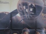 affiche de cinéma représentant un groupe d'hommes debout devant un avion