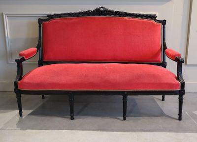 Canapé et fauteuil en bois laqué noir. Style Louis XVI.