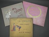 trois livres pour enfants posés les uns à côté des autres sur une table