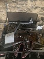 1 servante avec outillage et un touret (photo 2)