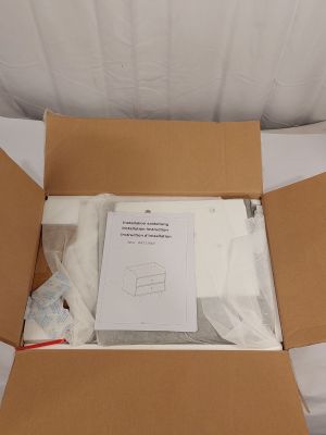 une boîte en carton contenant une feuille de papier