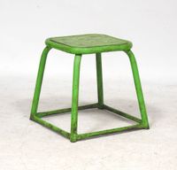 Tabouret d'atelier structure en métal tubulaire plaqué vert …