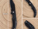 trois vues différentes d'un couteau posé sur un morceau de bois