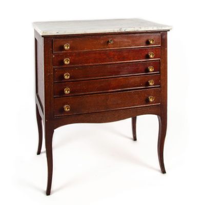 une image d'une commode à dessus en marbre