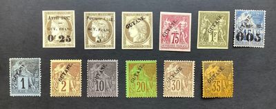 un ensemble de six timbres de couleurs différentes sur un fond noir