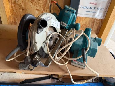 une photo montrant un ensemble d'outils posés sur une table