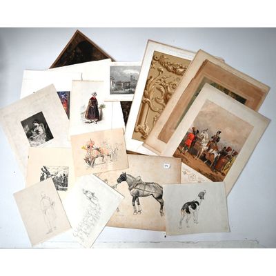 certains dessins et photos sont exposés sur la table
