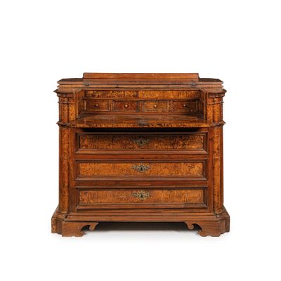 Grande Commode Centrale EN Noyer ET Bois DE BruyÈRE, Xviiie …