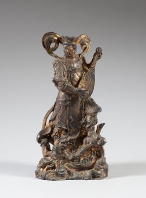 une image représentant une statue en bronze d'un bélier posé sur un rocher