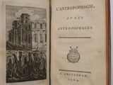 un livre ouvert avec l'image d'un bâtiment en arrière-plan