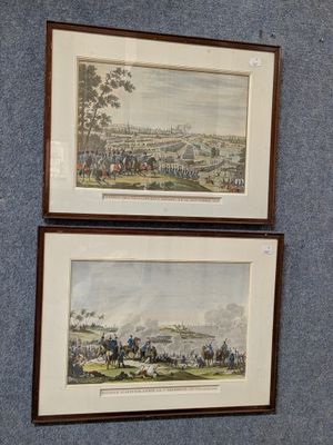 deux gravures encadrées représentant la bataille de Waterloo et la bataille de Waterloo, exposées dans un musée