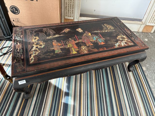 Table basse moderne de style Asiatique. 