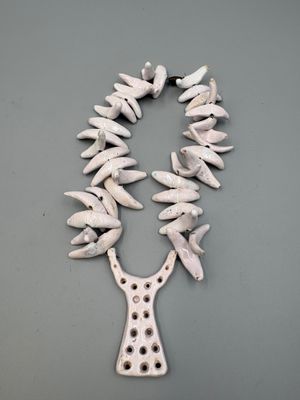 Collier de créateur de style naturaliste (circa 1960-1970).