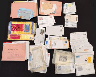 Petit ensemble de prêts à poster en neuf, présenté dans une …