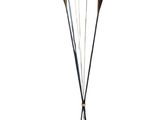 trois lampes posées sur un support, sur fond blanc